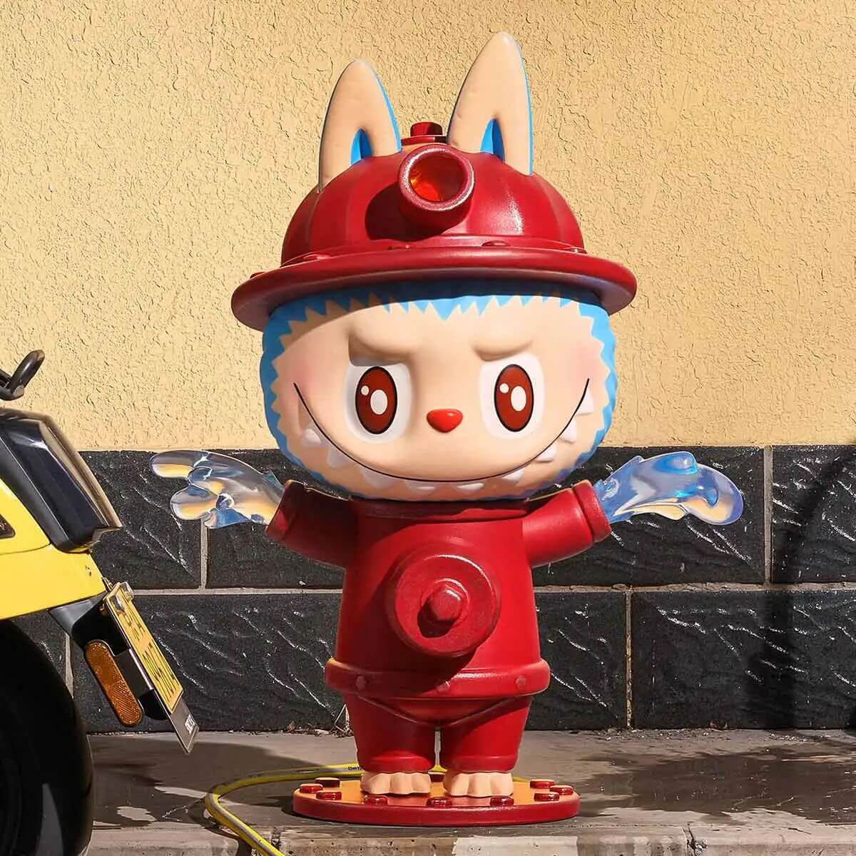 Labubu Almost Hidden – La Figurine Timide et Adorable